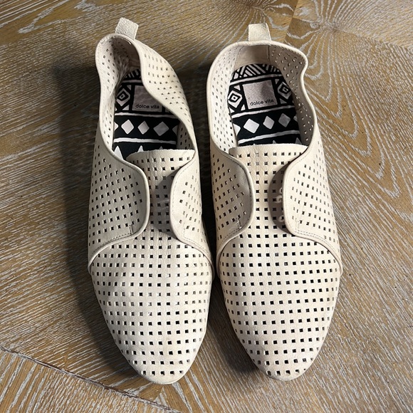 DOLCE VITA Laser Cutout Flats 11 - Picture 2 of 7